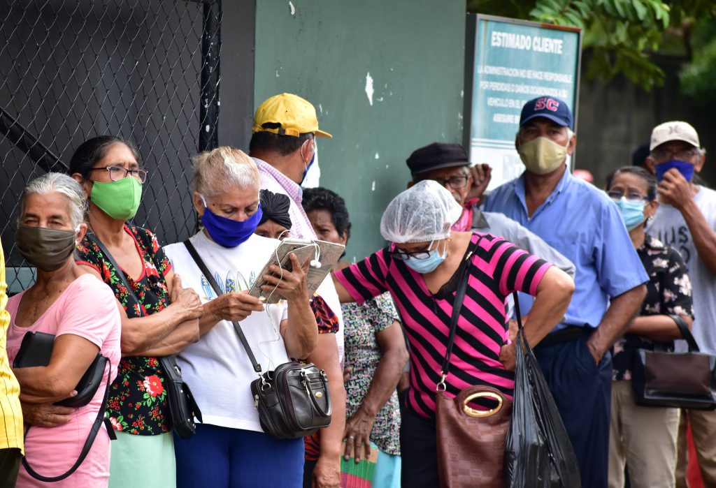 De la corona a la inmunización: Todo lo que debe saber sobre la vacuna contra la COVID-19