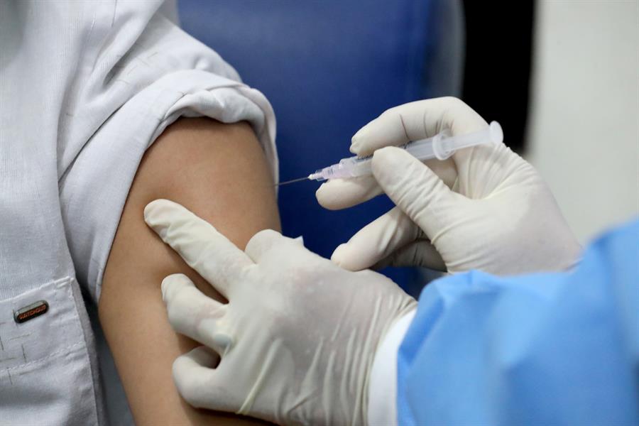 De la corona a la inmunización: Todo lo que debe saber sobre la vacuna contra la COVID-19