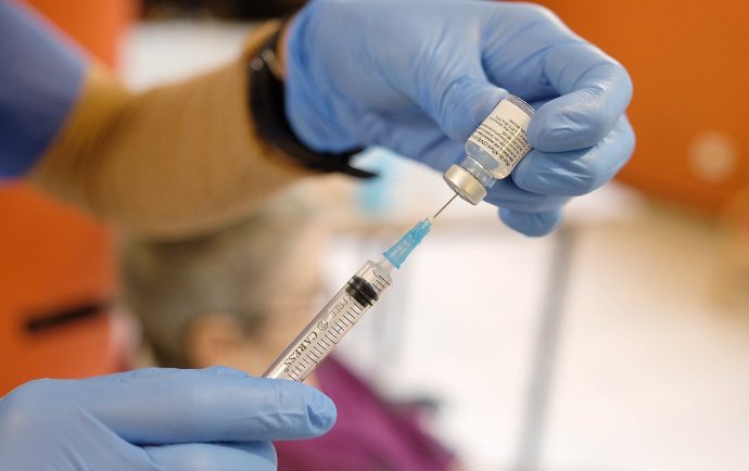 Cinco decisiones que deberá tomar el régimen con la vacuna contra la COVID-19
