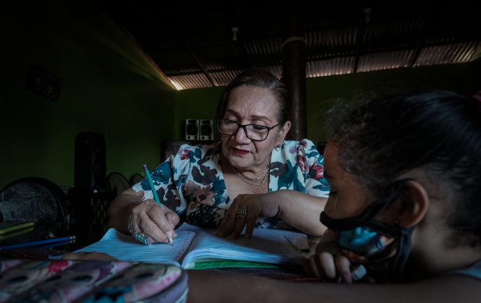 Nicaragua, las abuelas-madre de un país dependiente de las remesas