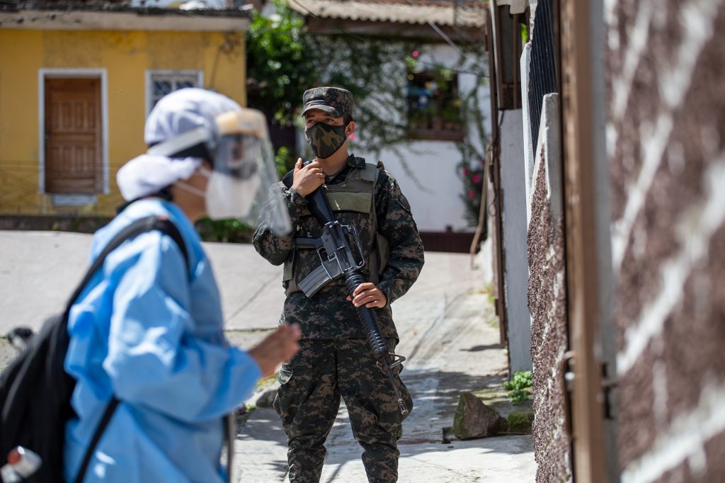 HONDURAS, militares en lugar de médicos