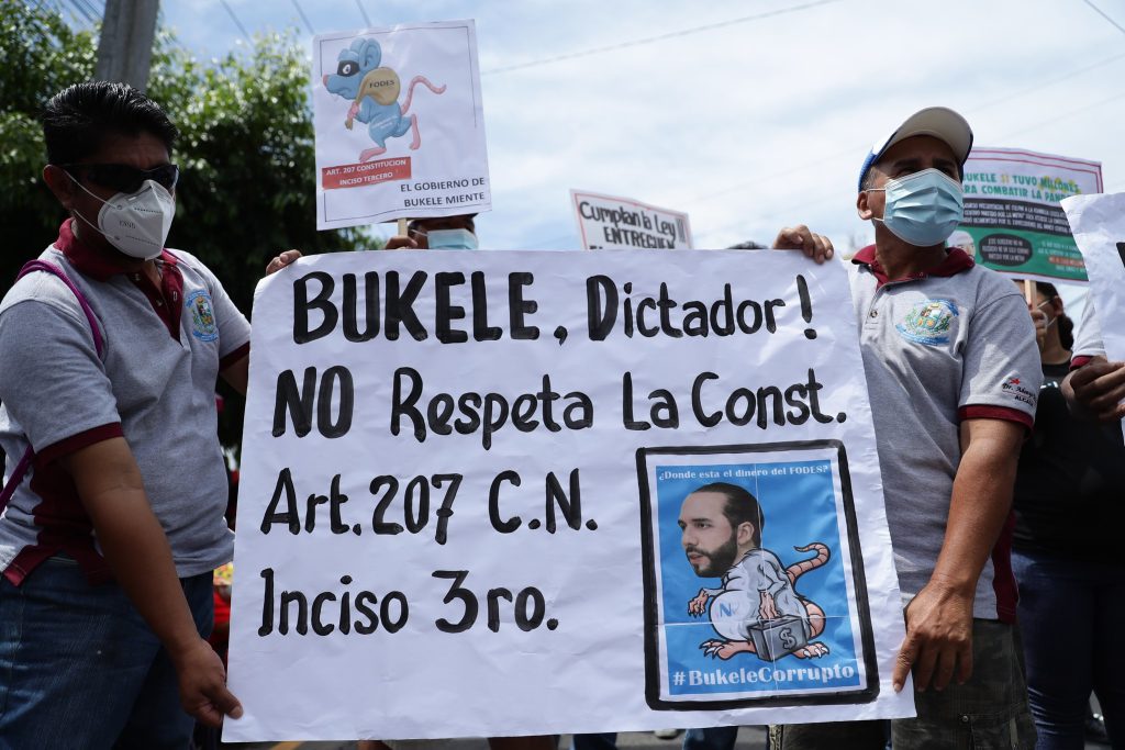 Informe de la Democracia 2023: El Salvador de Bukele entra al top 10 de países autocráticos 