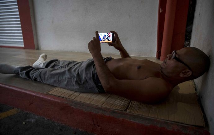 Ortega a la caza del control del internet… pero de forma análoga