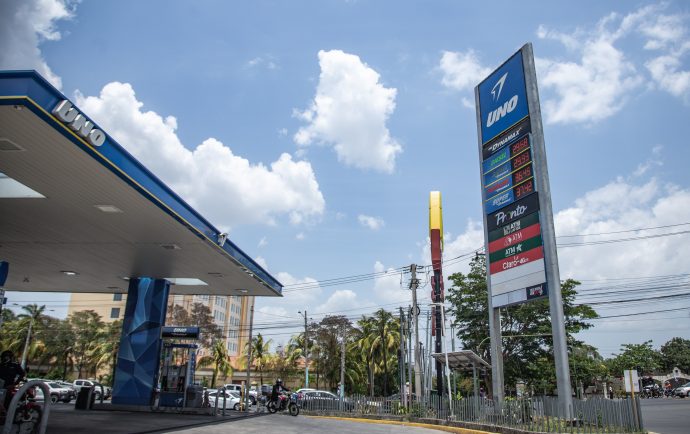 Oligopolio y complicidad, razones por las que Nicaragua tiene los combustibles más caros de Centroamérica