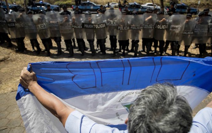 Abril bajo sitio: dictadura desborda represión policial