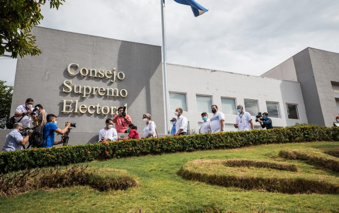 La oposición consuma su división y despeja más el camino a la reelección de Ortega