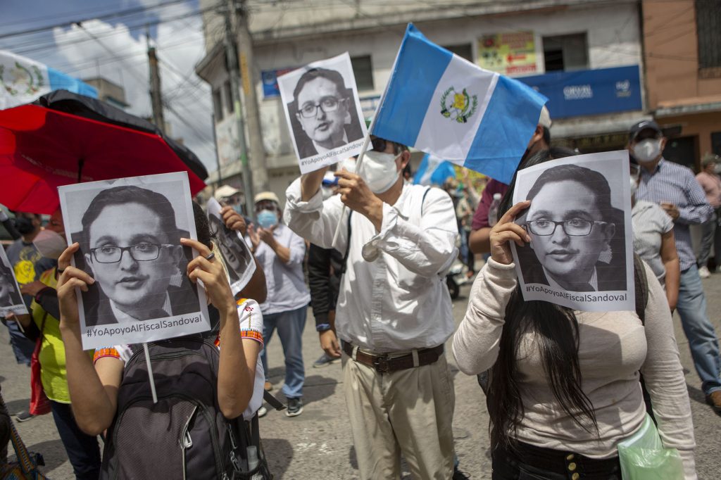 Otro golpe a la lucha anticorrupción en Guatemala: destituyen al fiscal contra la impunidad