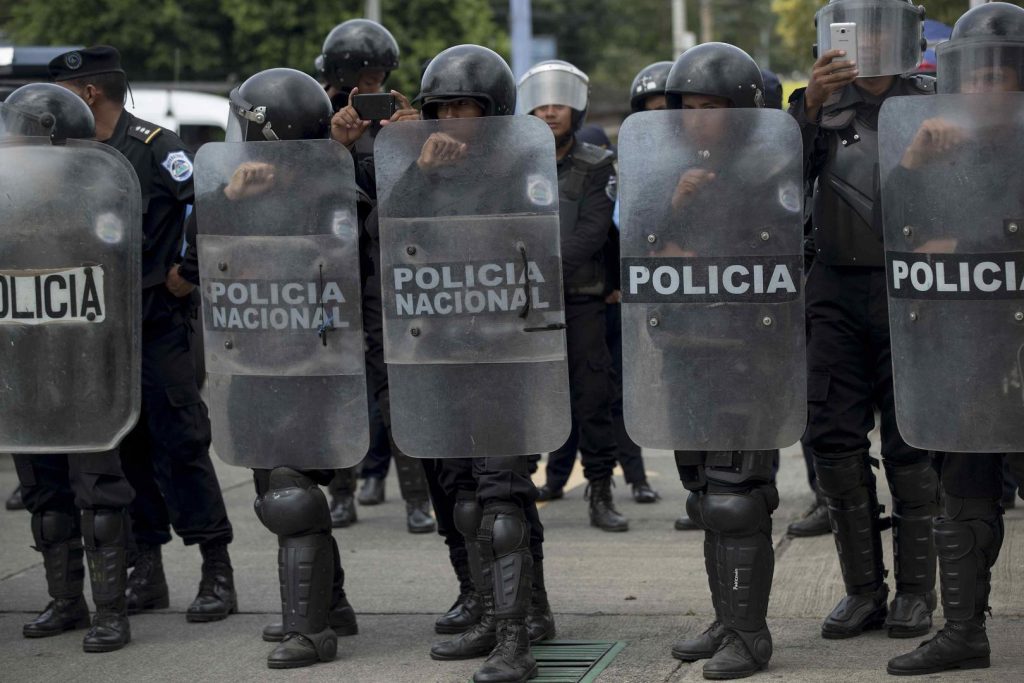 El Salvador de Bukele ingresa a la lista de los regímenes autocráticos del mundo