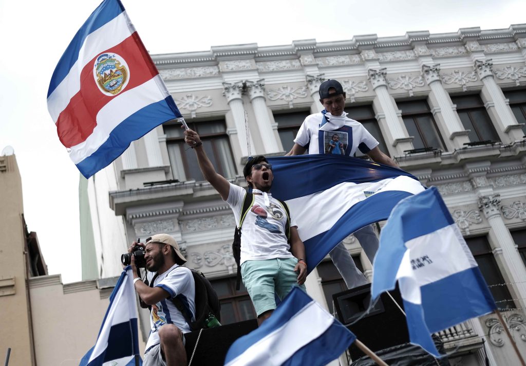 Costa Rica, un país “en shock” pandémico ante unas elecciones de muchas bandas