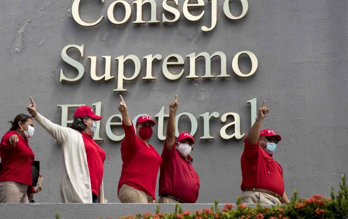 Los partidos políticos cómplices de Ortega y Murillo