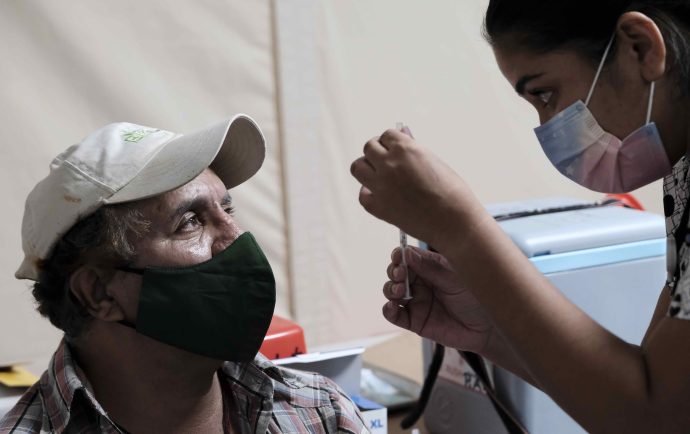 Costa Rica abre vacunación para extranjeros que demuestren arraigo