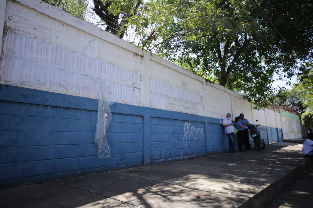 En fotos 📸  | Portazo a la 'Farsa electoral': Centros de votación desérticos