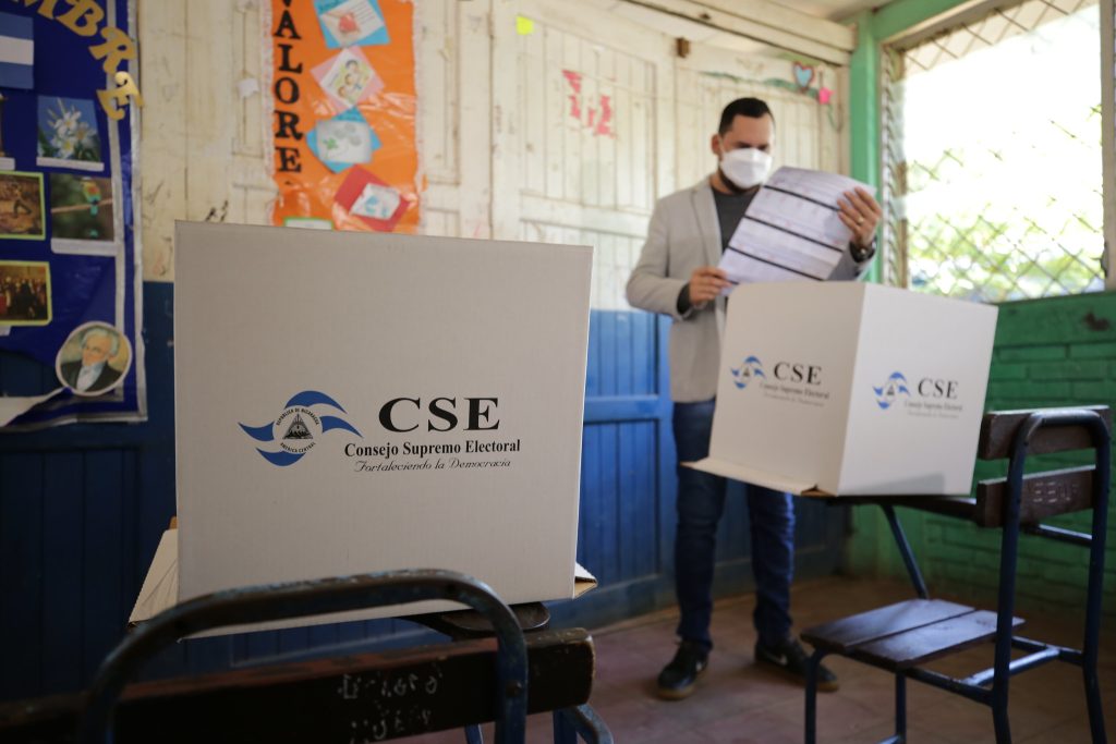 En fotos 📸  | Portazo a la 'Farsa electoral': Centros de votación desérticos