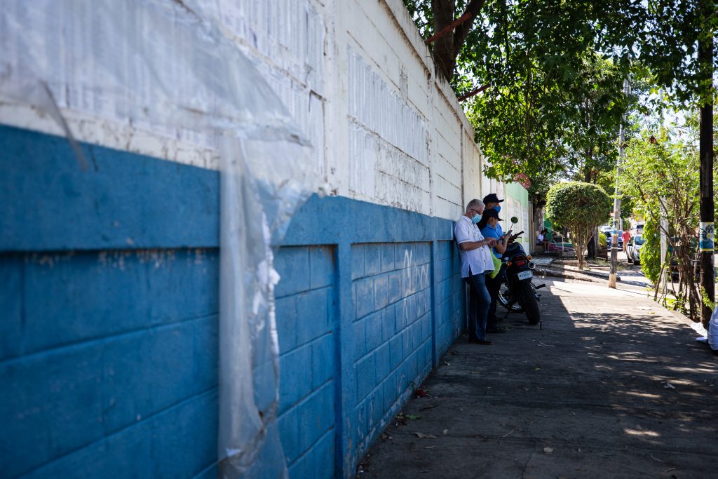 Ortega vota en su farsa, ataca opositores y arremete contra EE.UU.