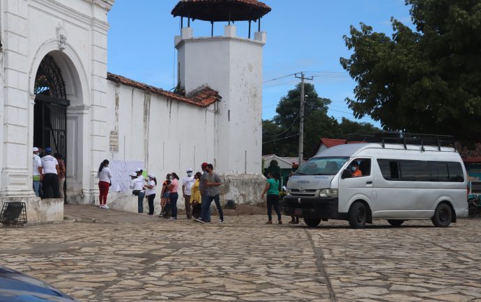 Ni votantes ni turistas en la colonial Granada