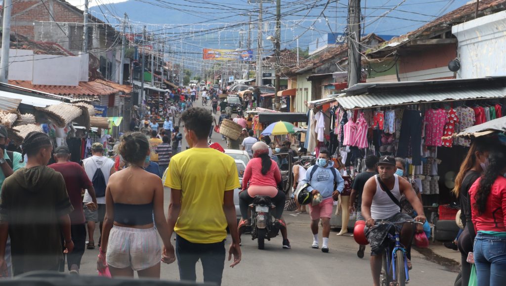 Ni votantes ni turistas en la colonial Granada