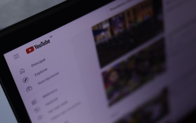 YouTube cierra 82 canales ligados a la propaganda del régimen