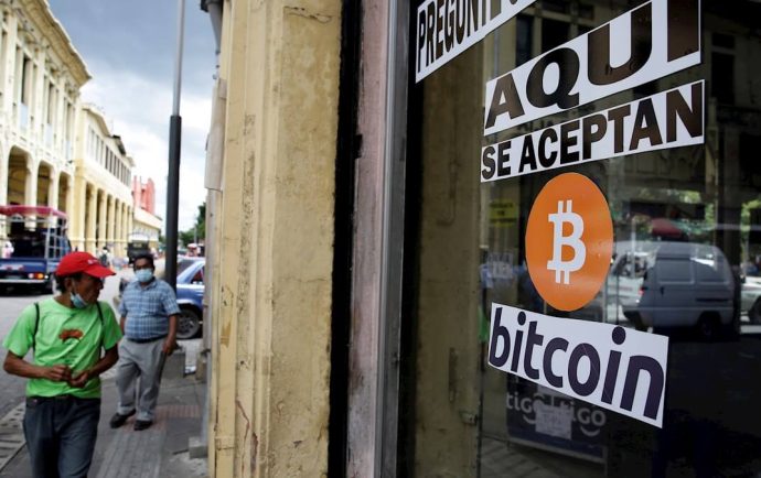 FMI urge eliminar bitcoin como moneda legal en El Salvador