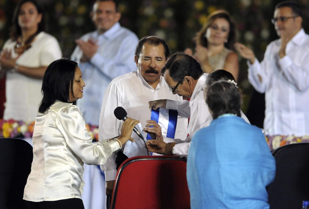 La decadencia de las investiduras de Ortega: Del príncipe de España a Maduro