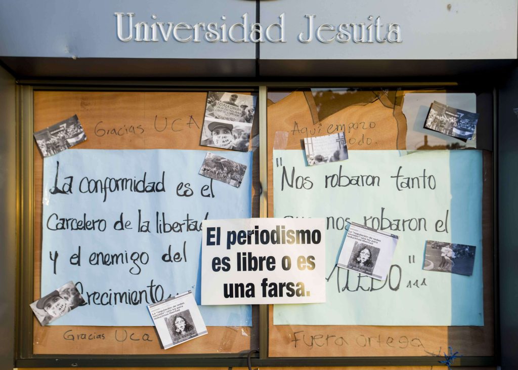 Estudiantes becados de la UCA: “Tengo miedo de no graduarme”