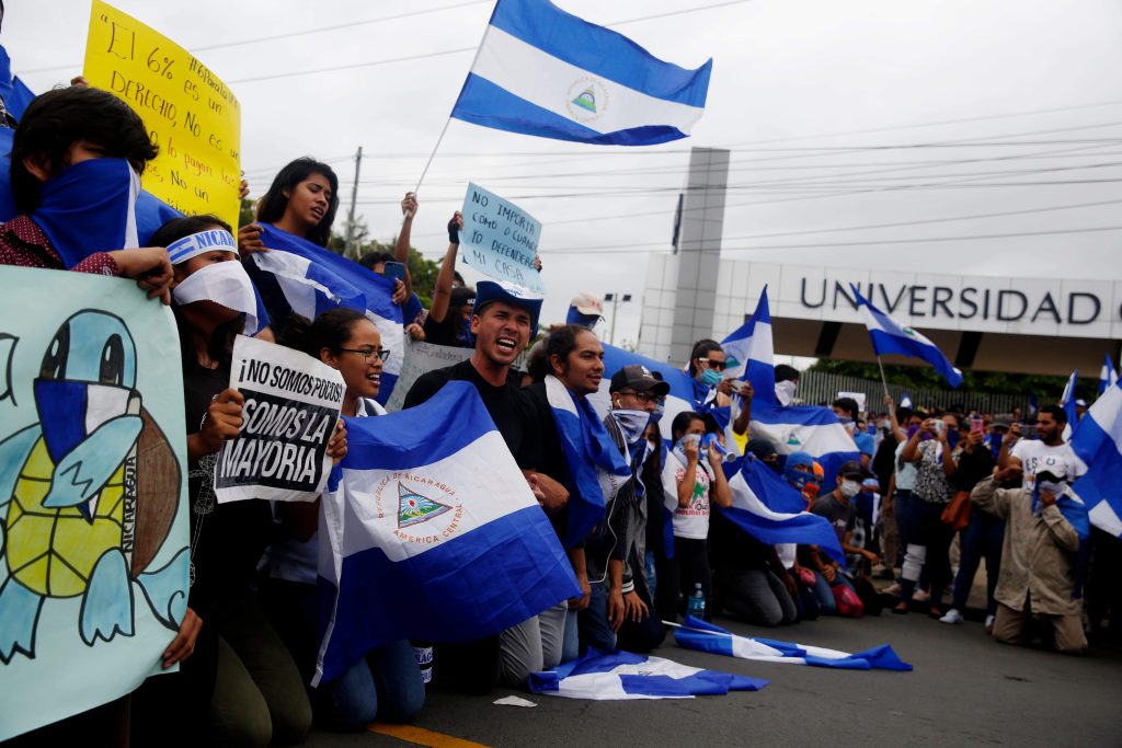 Estudiantes becados de la UCA: “Tengo miedo de no graduarme”