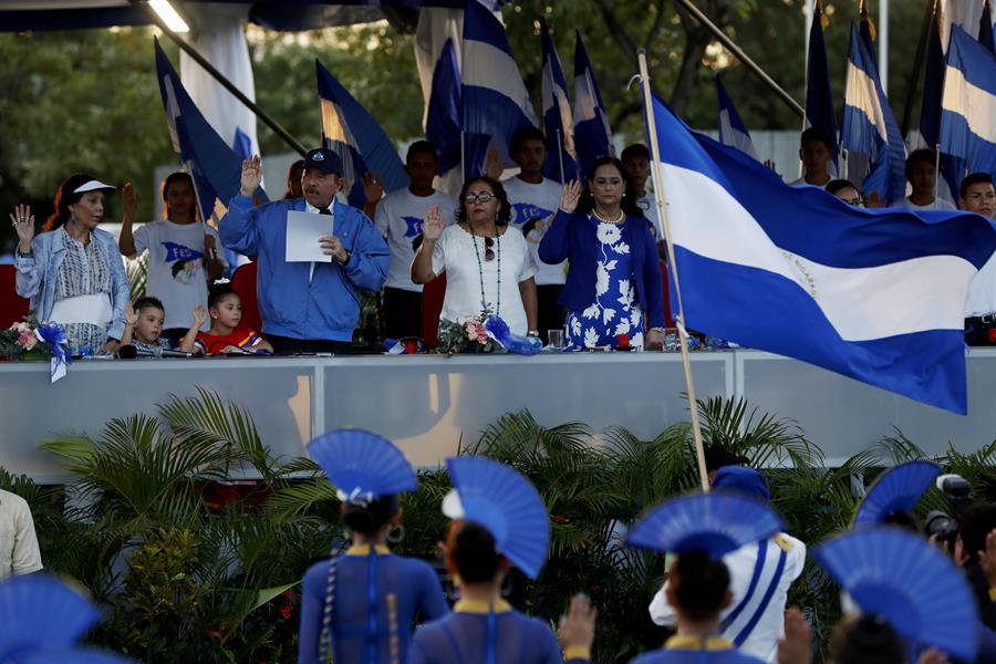 La educación en tiempos de Ortega: “Maquillaje” de notas y amenazas a maestros