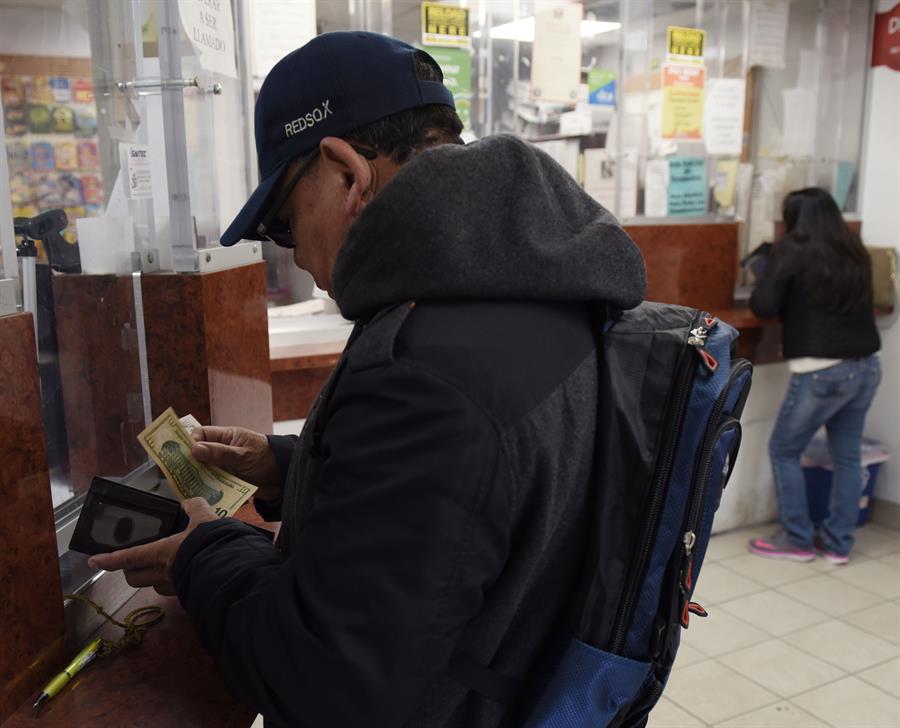 La “perversa ganancia” que Ortega saca del éxodo nica: aumentan las remesas