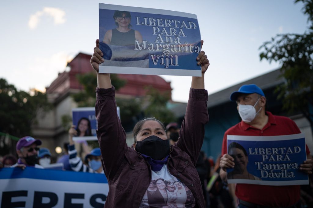 Gritos de libertad por las presas políticas en la marcha 8M en Costa Rica