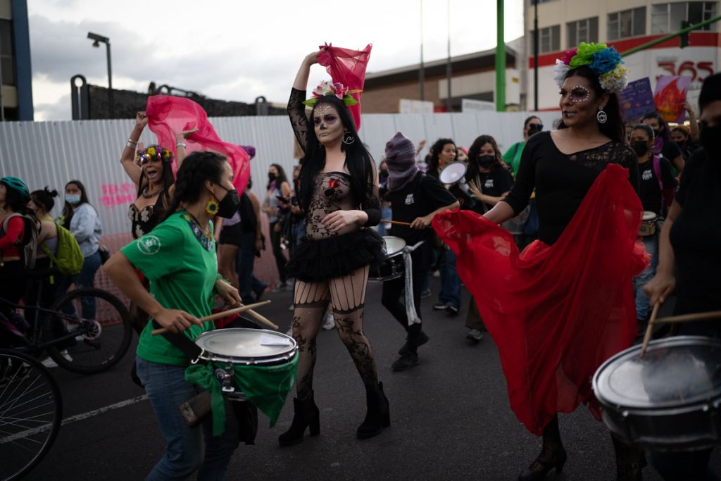 Gritos de libertad por las presas políticas en la marcha 8M en Costa Rica