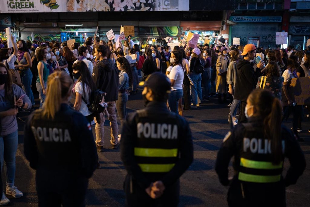 Gritos de libertad por las presas políticas en la marcha 8M en Costa Rica