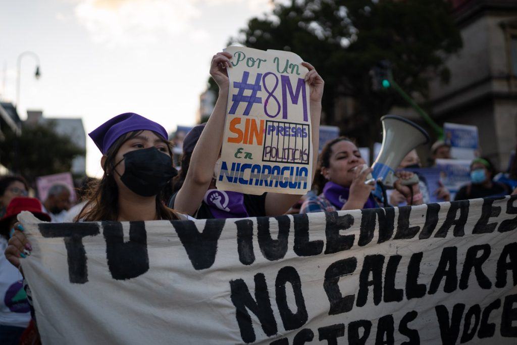 Gritos de libertad por las presas políticas en la marcha 8M en Costa Rica