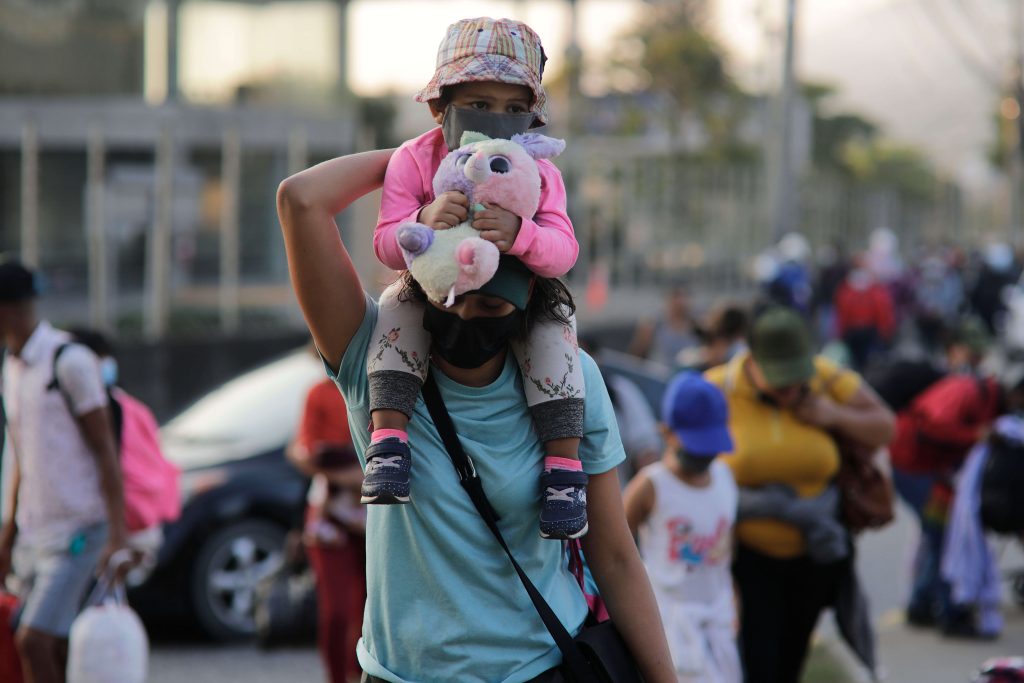 El temor al secuestro no detiene el éxodo de un país atormentado