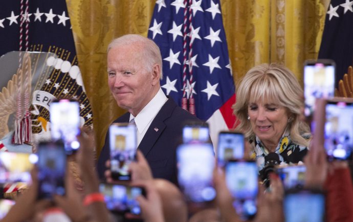 Joe Biden extiende permisos de trabajo para inmigrantes, entre ellos nicas
