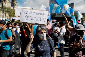 Capturan al fiscal que (con sus preguntas) puso nerviosa a Consuelo Porras en Guatemala