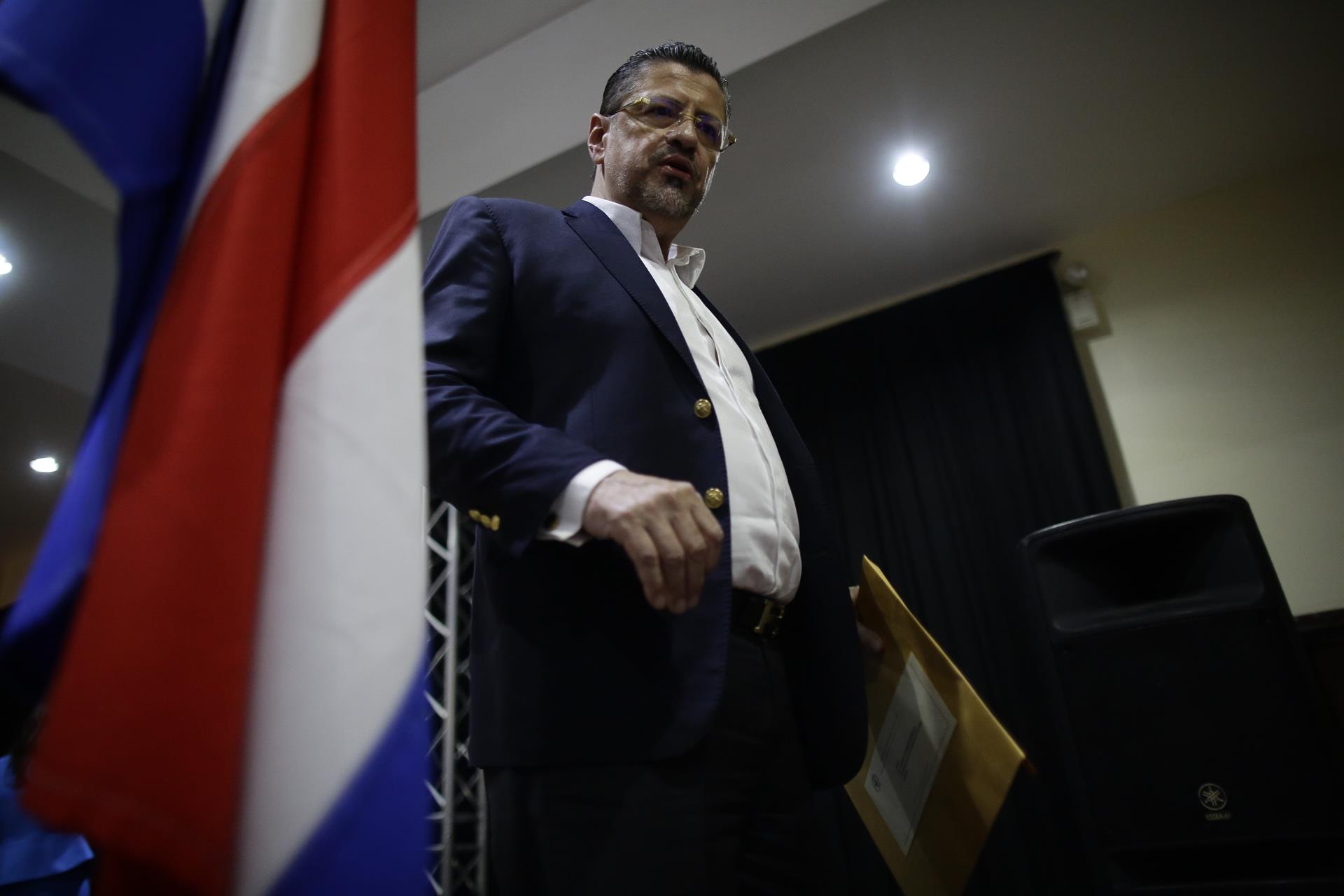 Rodrigo Chaves toma el mando de Costa Rica sin un rumbo claro de gobierno