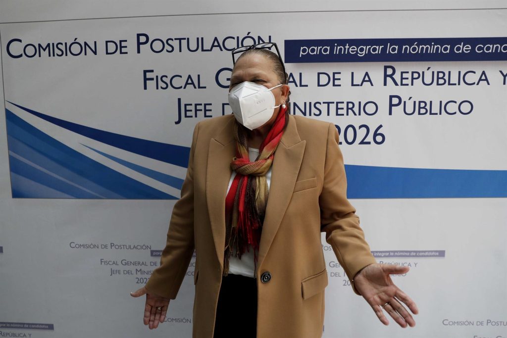 Capturan al fiscal que (con sus preguntas) puso nerviosa a Consuelo Porras en Guatemala