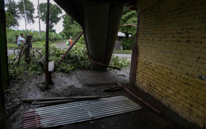 Bonnie se aleja de El Salvador, pero fuertes lluvias seguirán