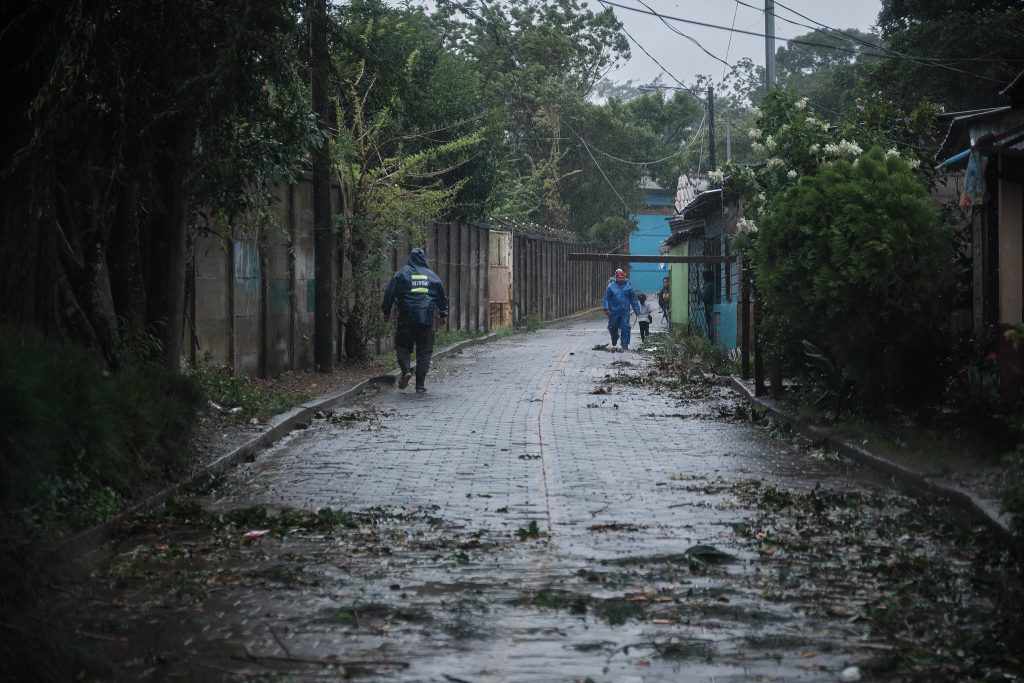 “Bonnie” se aproxima a Nicaragua y Costa Rica cargada de intensas lluvias
