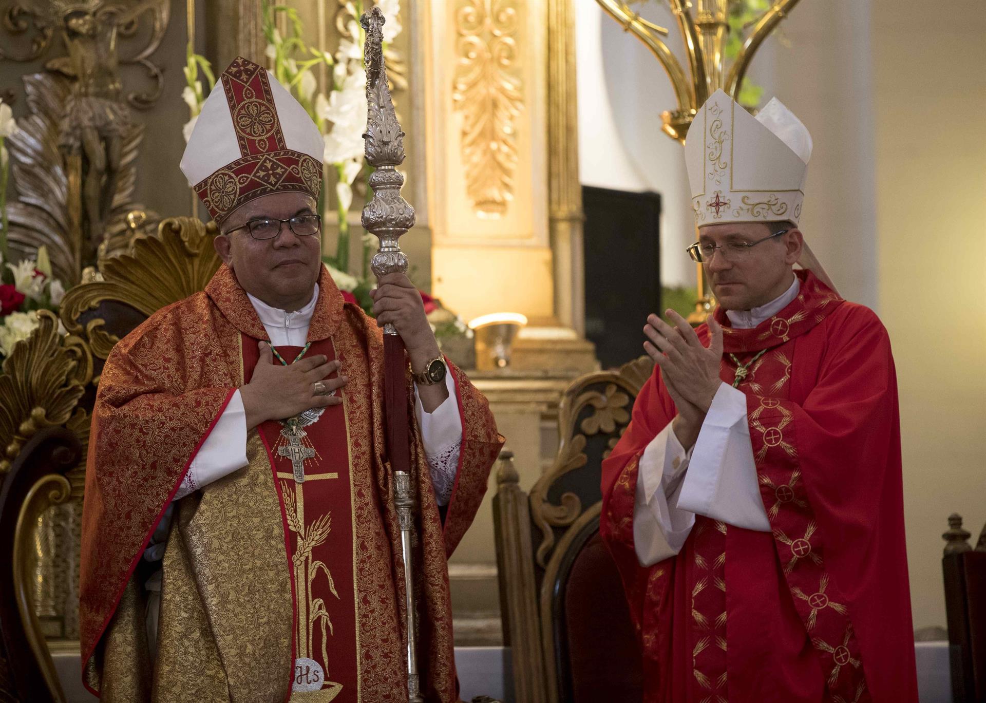 La extraña metamorfosis de monseñor Sándigo