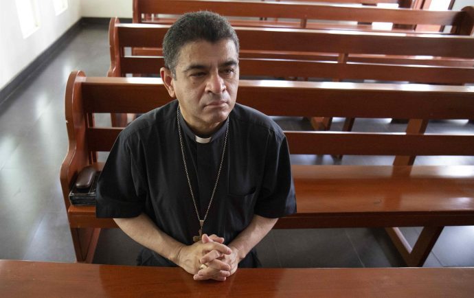 “Estoy siendo investigado, no sé de qué”, responde el obispo Álvarez