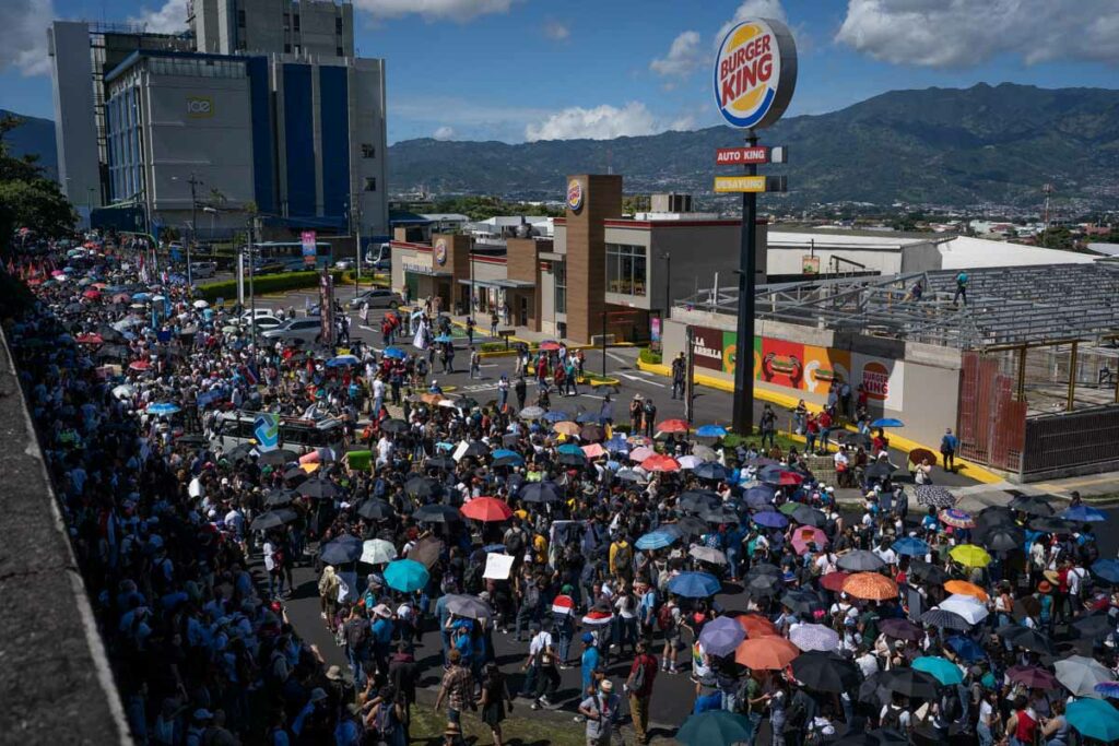 En fotos 📸 | Así fue la marcha que obligó a Rodrigo Chaves a descartar la reducción del presupuesto universitario