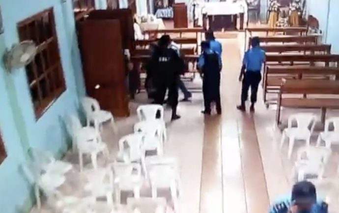 18 horas de asalto policial en Sébaco: allanamientos, agresiones, detenciones y un párroco cercado