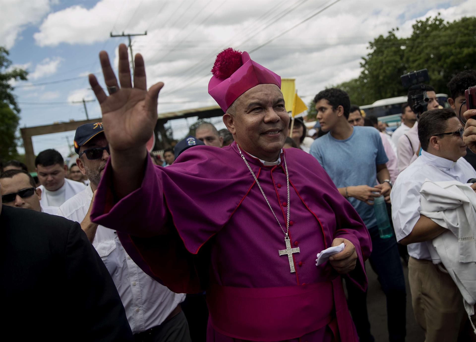 La extraña metamorfosis de monseñor Sándigo