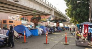 Fin del programa “Quédate en México” provoca crisis en la frontera de México y EE.UU.