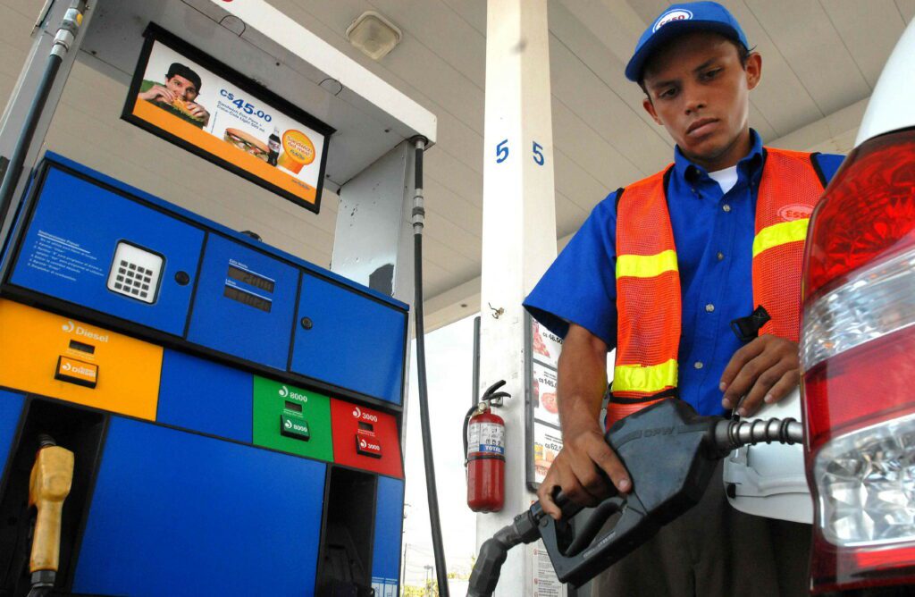 Régimen Ortega-Murillo mantiene congelados precios de combustibles para no perder ganancias