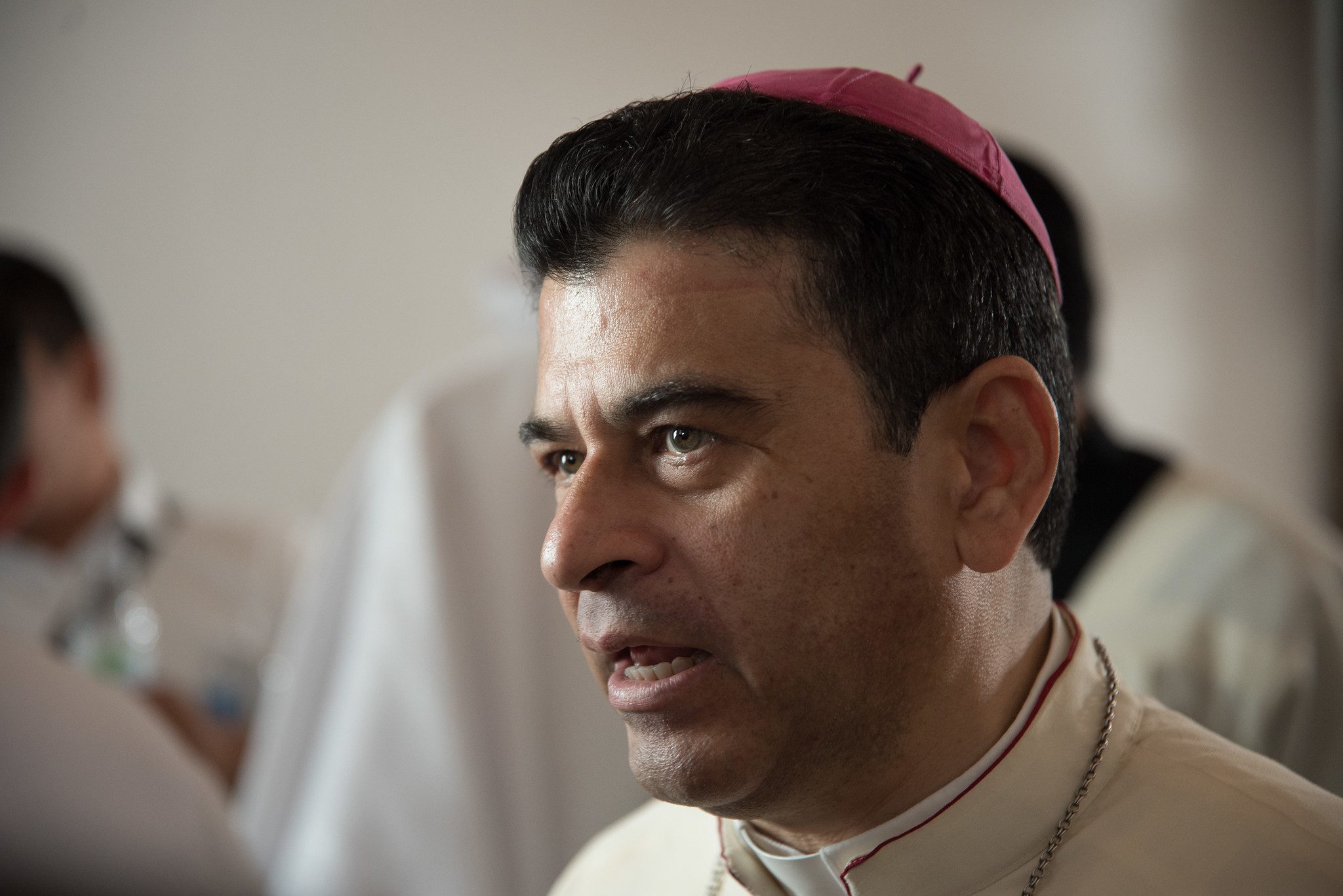 Obispo Álvarez cumple dos semanas en casa por cárcel
