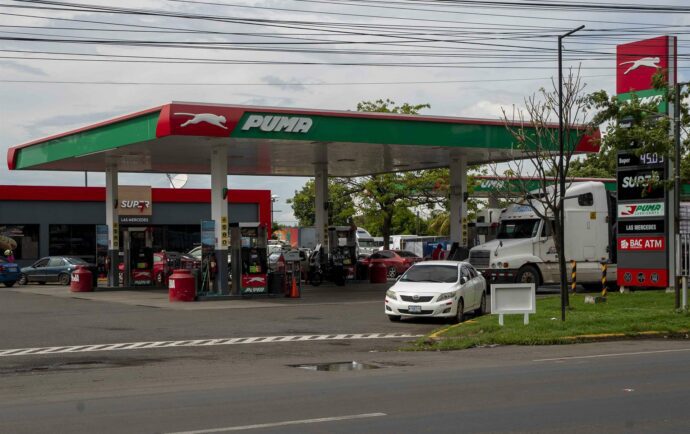 Régimen mantiene congelados precios de combustibles para no perder ganancias