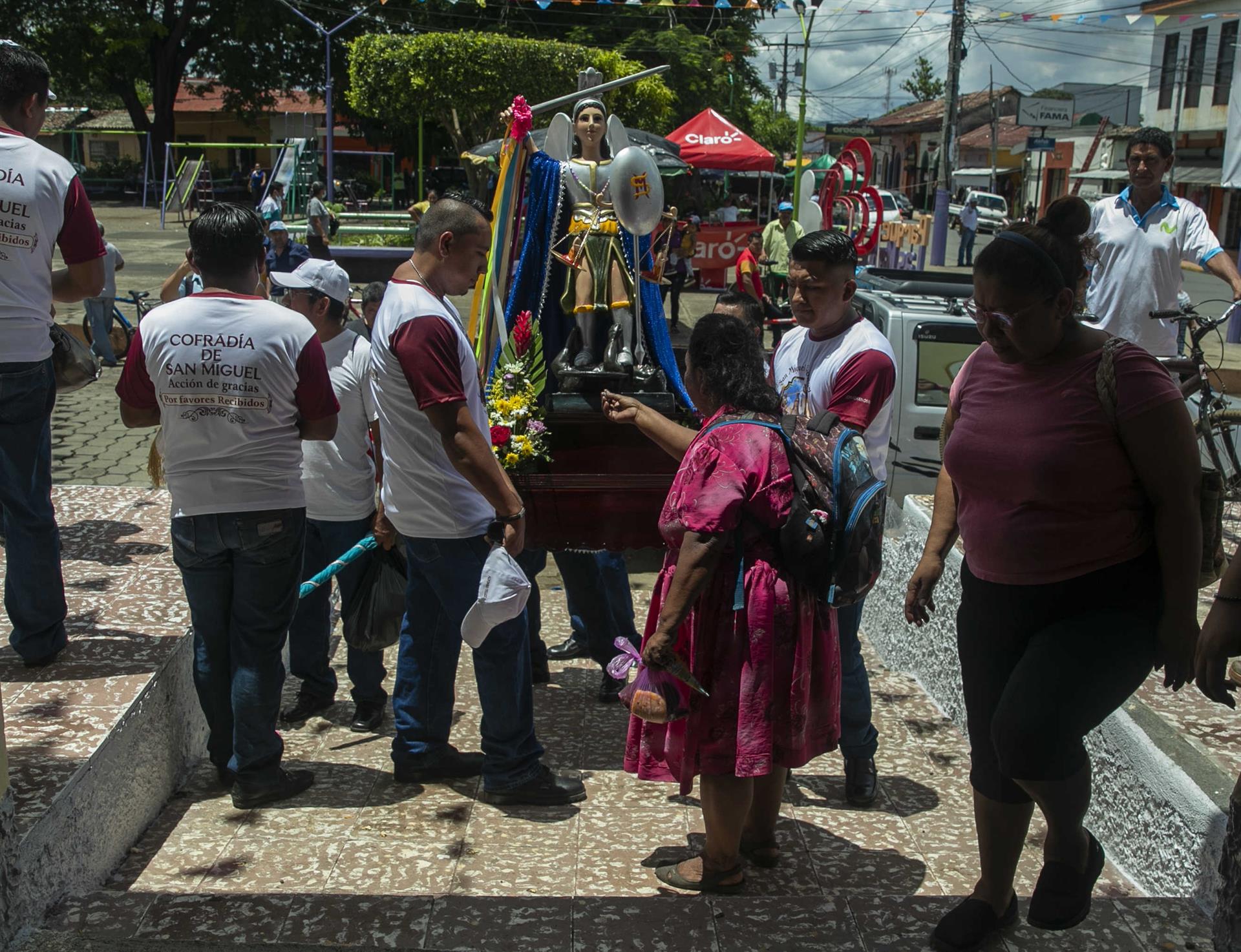 “La dictadura no va a poder doblegar nuestra fe”: los masayas ‘bajan’ a San Jerónimo pese al asedio policial