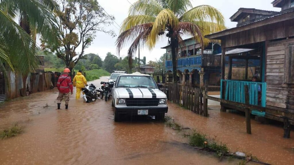 Julia se degrada a tormenta tropical y deja estela de destrucción en Nicaragua