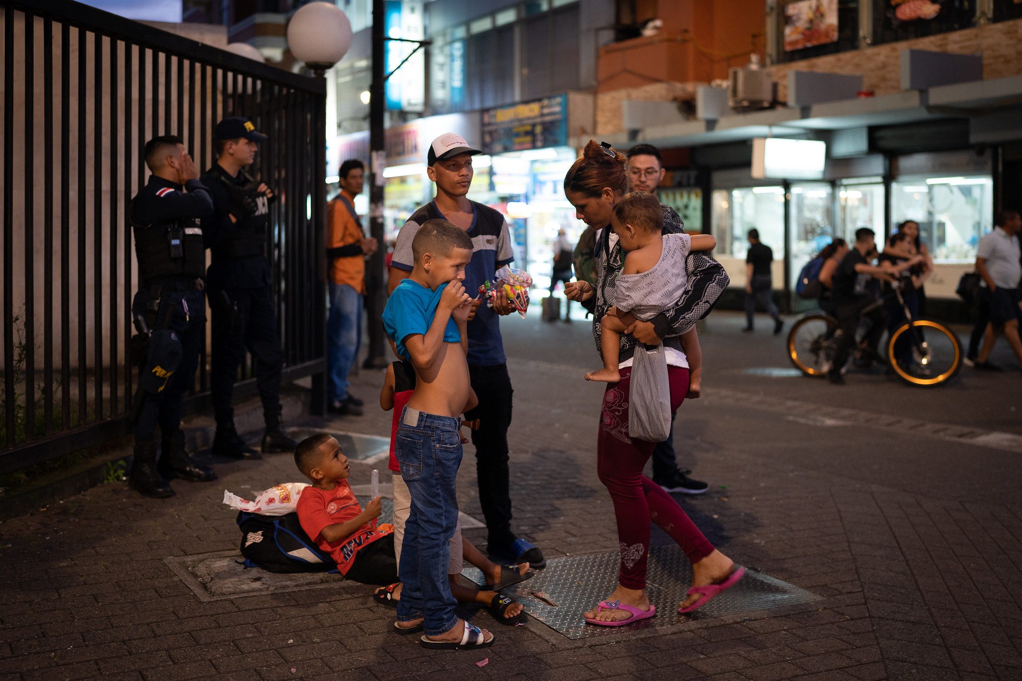 Los “caminantes de Venezuela” que superan el Darién respiran con la ayuda de una Costa Rica saturada